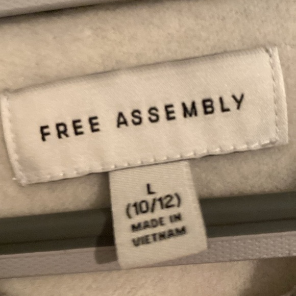 free Assembly sweatshirt dress with little crinkle at the bottom - Picture 4 of 7